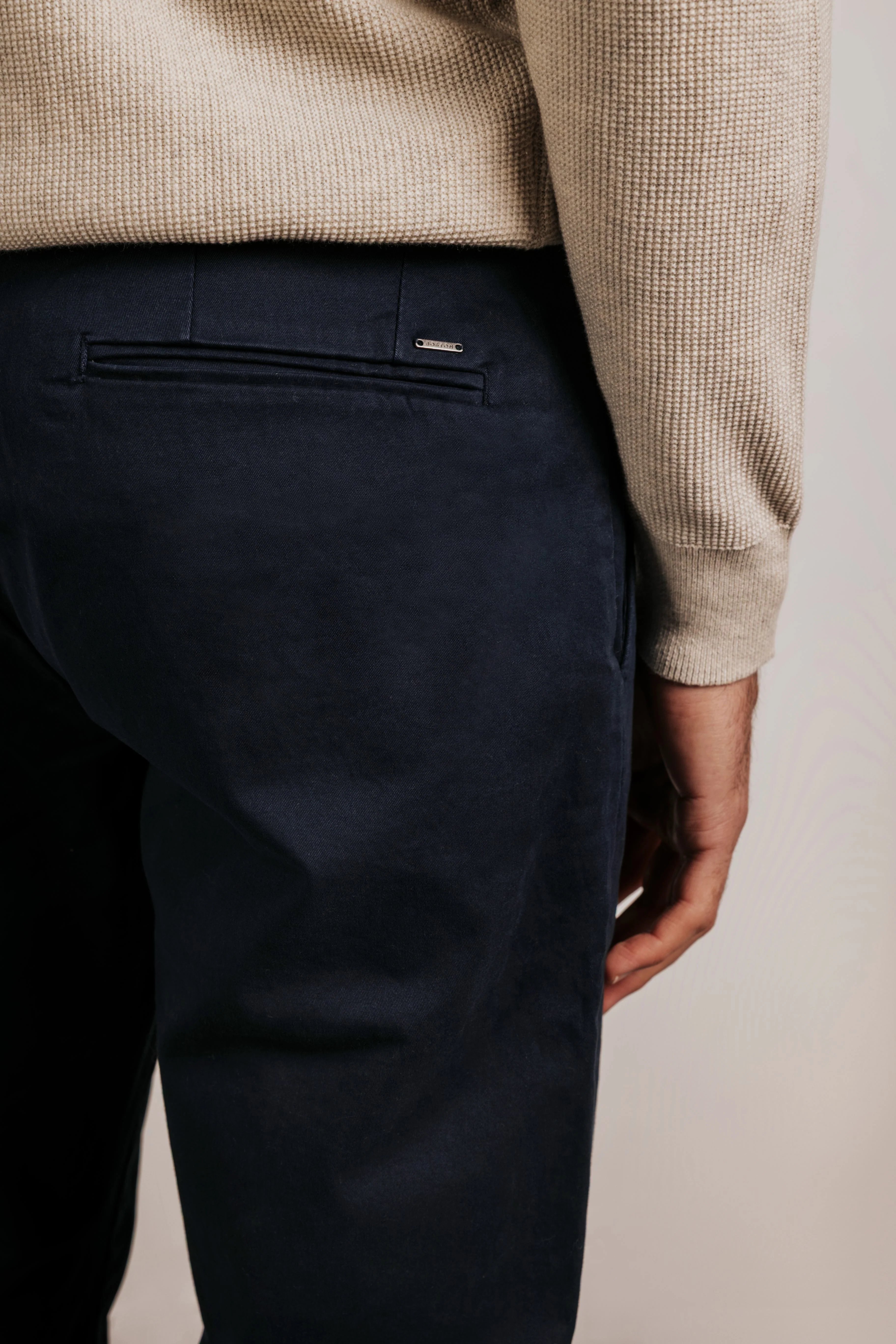 Pantalón chino slim fit esencial - Image 6